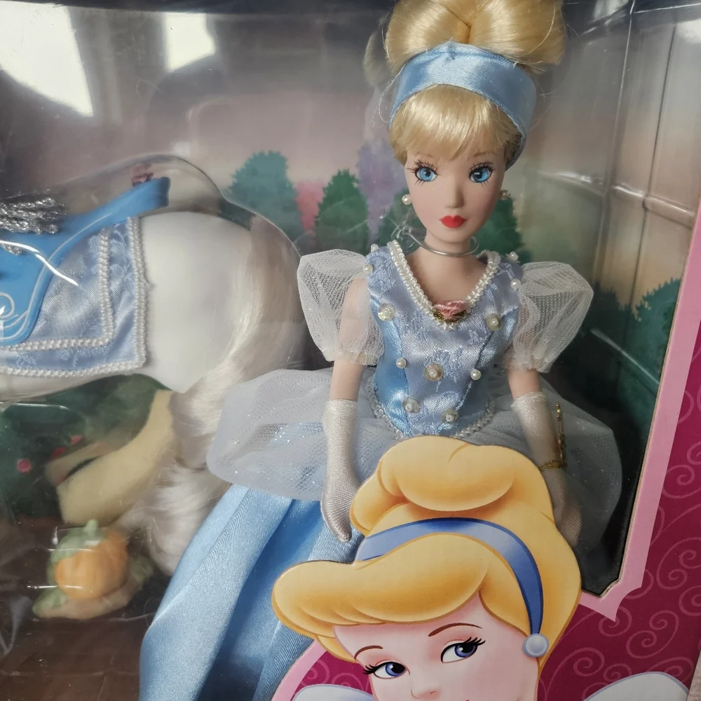 Disney Cinderella Porcelain Keepsake Doll & Horse Collectible NRFM Vintage - Picture 3 of 13